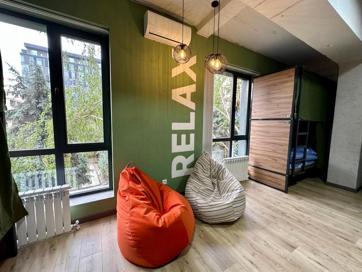 Izzzi Hostel 비슈케크 외부 사진