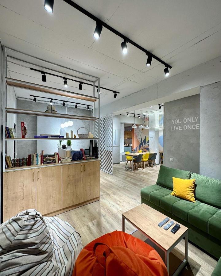Izzzi Hostel 비슈케크 외부 사진