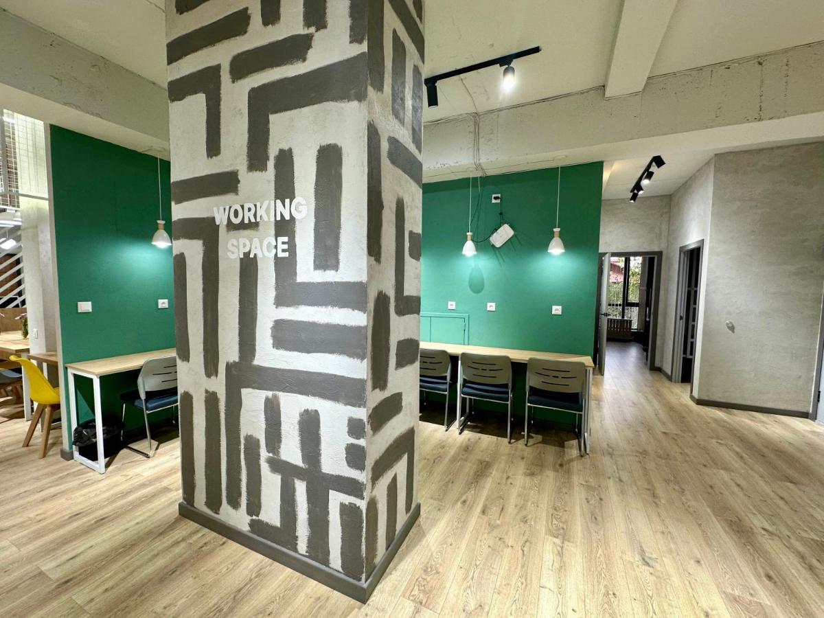 Izzzi Hostel 비슈케크 외부 사진