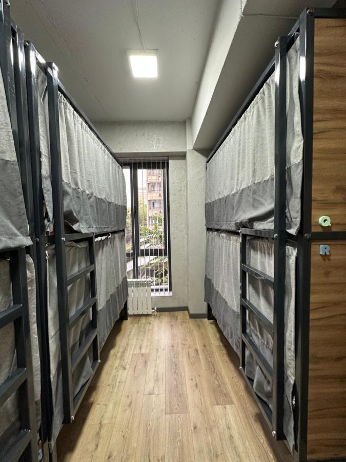 Izzzi Hostel 비슈케크 외부 사진